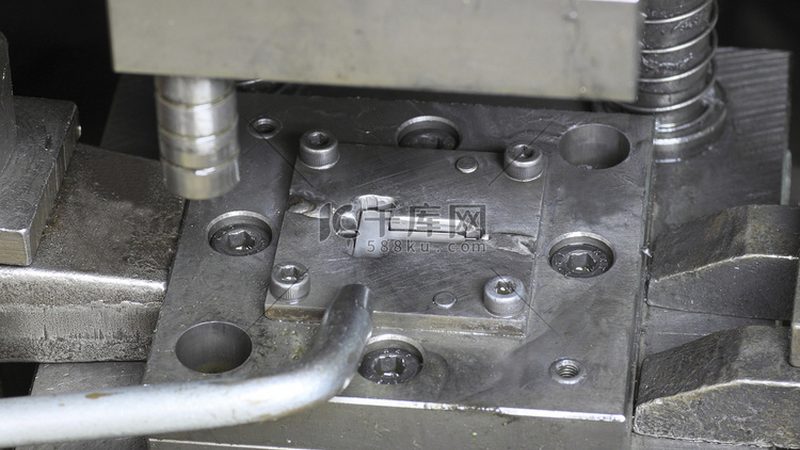 小标题：注塑模具在家电制造中的关键作用