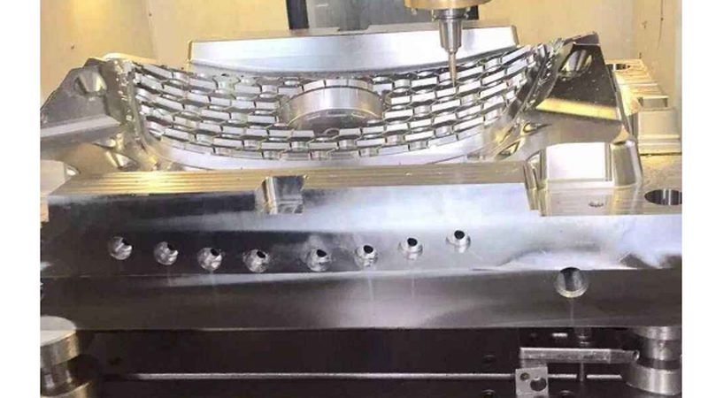 吸塑模具与注塑模具：两种工艺的奥秘与区别